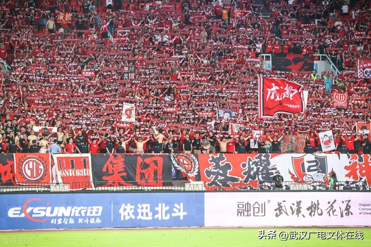 九游网页官网包含武汉三镇训练开放日，赛后完成体检引欢呼，英超在即，轮换策略成焦点的词条