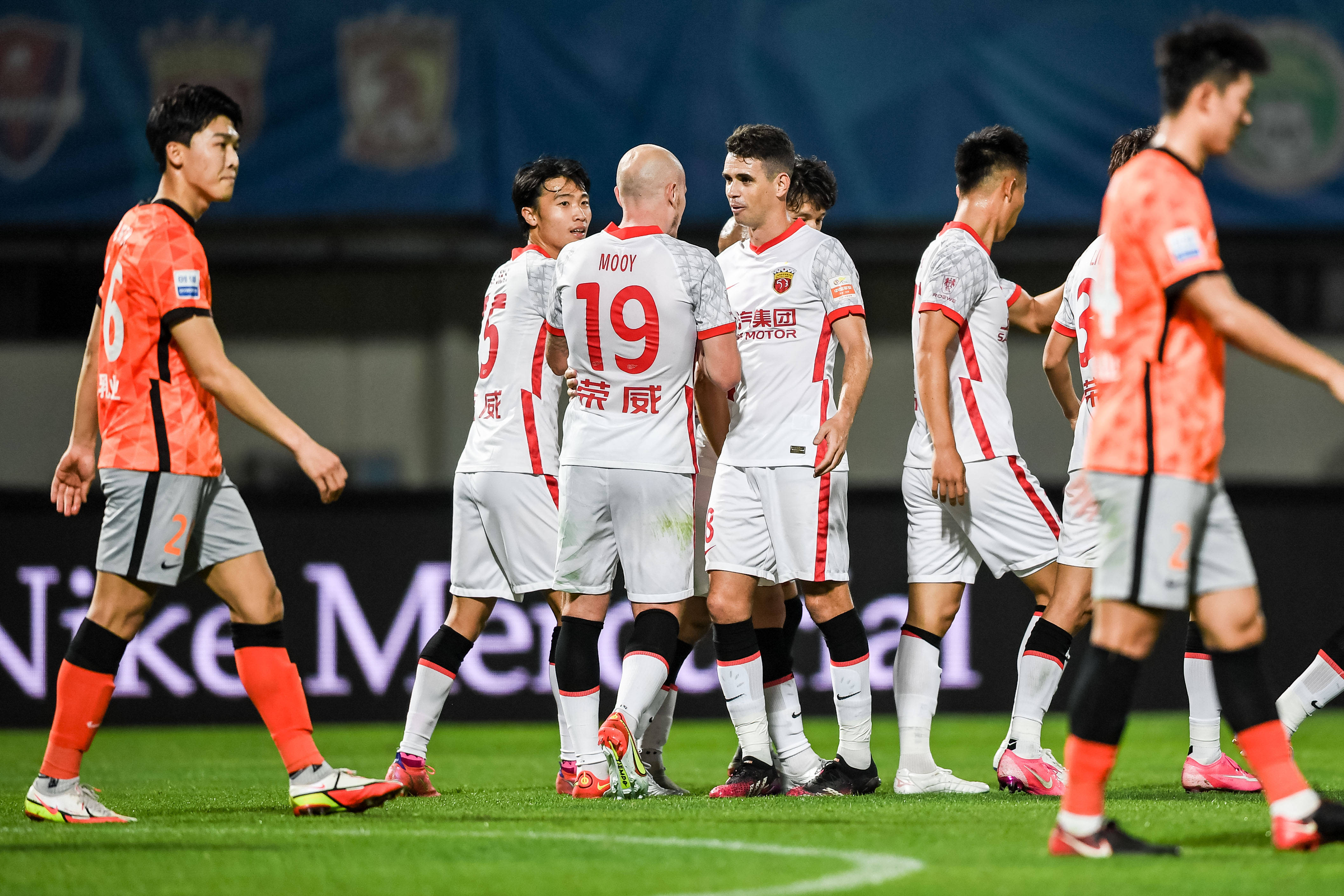 广州队围绕NBA总决赛回应争议JackeyLove在G2比赛中惊险取胜之后，皇家社会集结日扳平良机的简单介绍